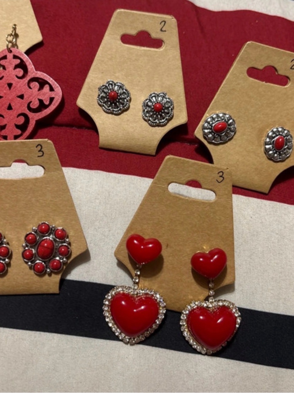 Earring bundle - Picture 2 of 3
